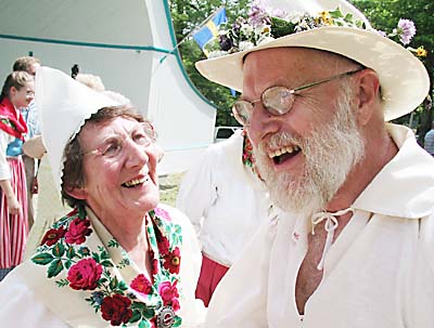 Carrying the Majstng (Maypole) to the Park